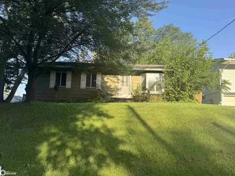 703 N 3rd St, Oskaloosa, IA 52577