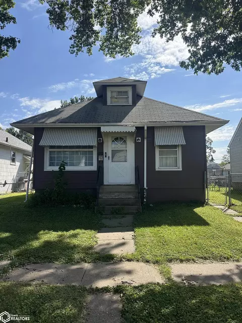 1718 S 13th St, Burlington, IA 52601