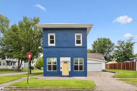 918 Locust St, Burlington, IA 52601