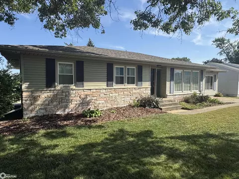 507 Edgeland Dr, Marshalltown, IA 50158