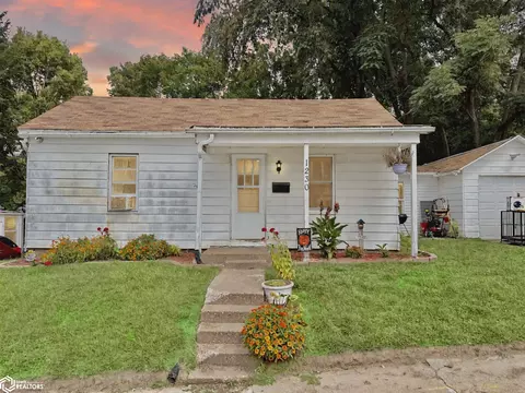 1230 Stowe St, Burlington, IA 52601