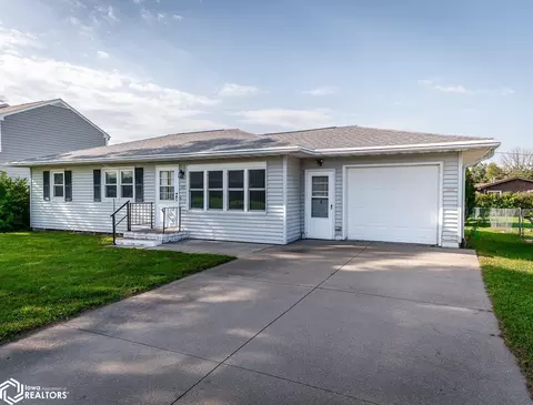 110 Palmer St, Marshalltown, IA 50158