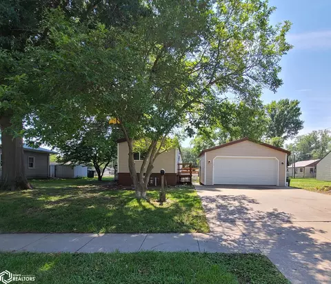 906 G Ave W, Oskaloosa, IA 52577