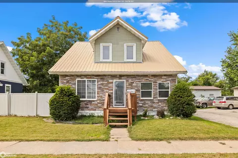 207 S 4th St, Marshalltown, IA 50158