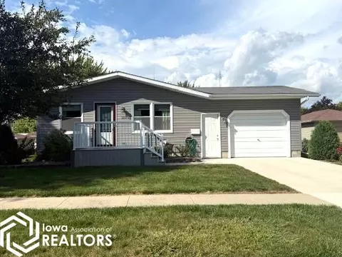 1215 E Linden St, Algona, IA 50511
