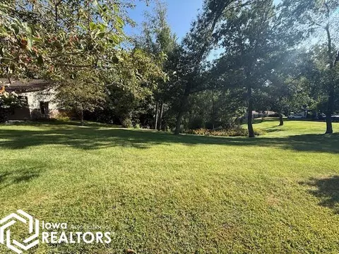3124 Holiday Ln, Brooklyn, IA 52211