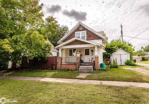 107 S 5th St, Marshalltown, IA 50158