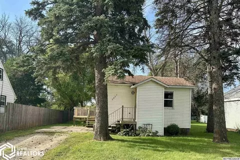 2227 21st St SW, Mason City, IA 50401