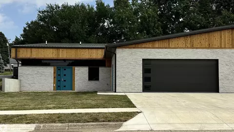 330 N 6th St, Oskaloosa, IA 52577