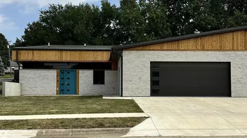 330 N 6th St, Oskaloosa, IA 52577