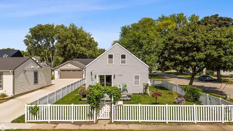 1110 1st Ave S, Clear Lake, IA 50428