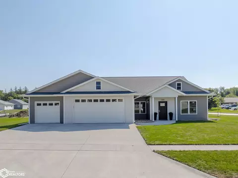 1400 Blake Dr, Clear Lake, IA 50428