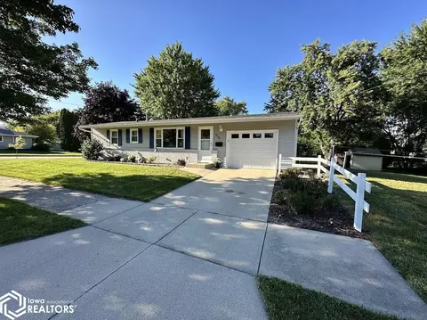910 13th St SE, Mason City, IA 50401