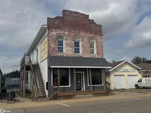 107 E Main St, New London, IA 52645