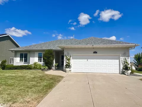 2310 N 7th Avenue Pl E, Newton, IA 50208