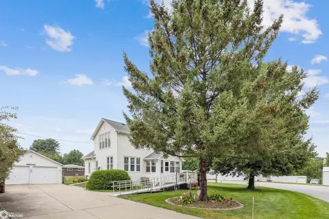102 5th Ave SE, State Center, IA 50247