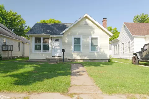 1227 N 6th St, Burlington, IA 52601
