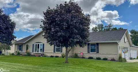 220 12th Ave NW, Hampton, IA 50441