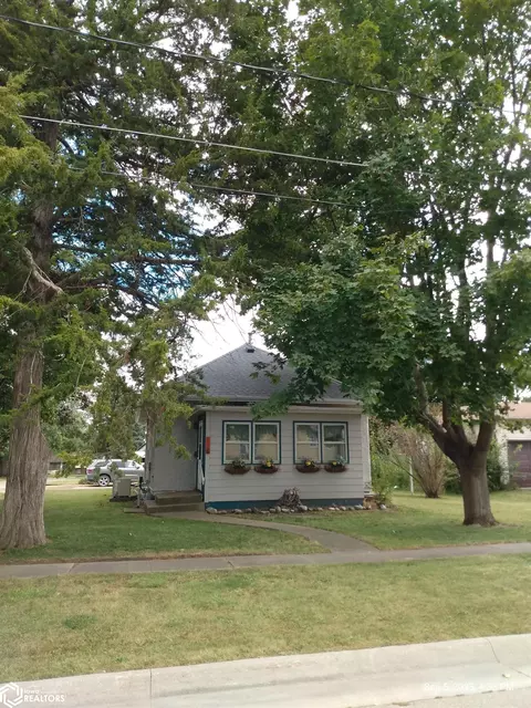 916 9th Ave E, Oskaloosa, IA 52577