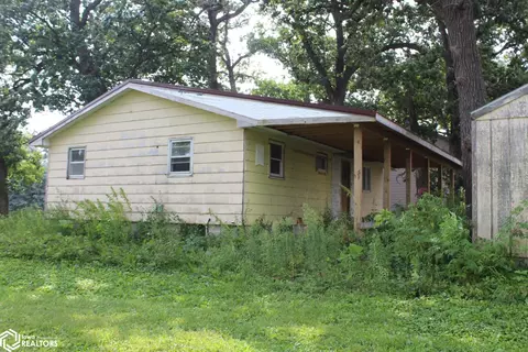 1205 Buddy Holly Pl, Clear Lake, IA 50428
