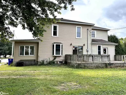 136 3rd St SE, Britt, IA 50423