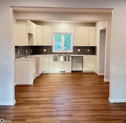 103 S Spearman St, Mount Union, IA 52644 photo 7