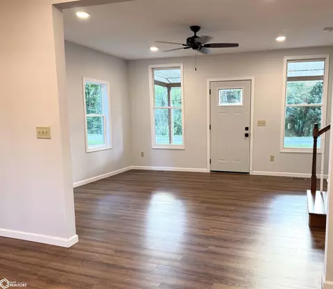 103 S Spearman St, Mount Union, IA 52644 photo 4