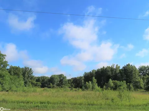 2048 12th St NE, Mason City, IA 50401