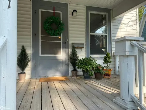 611 S 2nd St, Fairfield, IA 52556