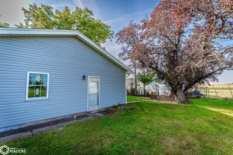 Exterior - 738 Circle Dr, Conrad, IA 50621 photo 4 of 4