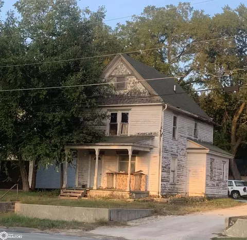 103 N Sumner Ave, Creston, IA 50801