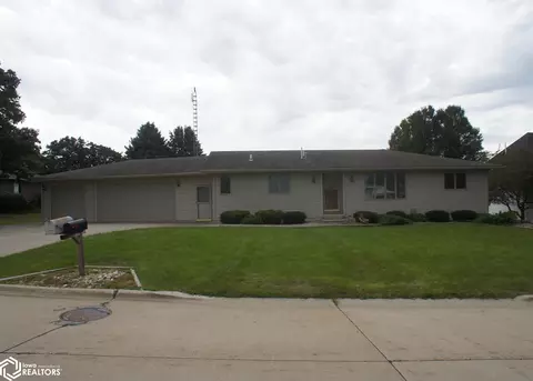1014 Summit Dr, Webster City, IA 50595