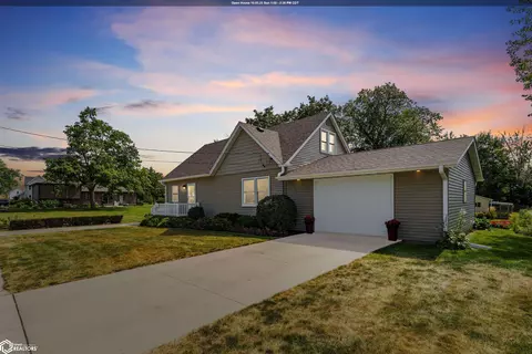 1706 8th Ave, Grinnell, IA 50112