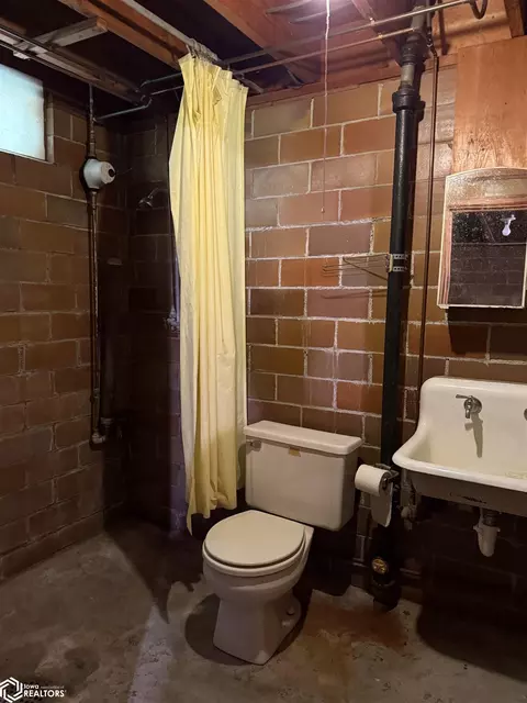 Bath - 415 3rd Ave, Dedham, IA 51440 photo 2 of 2