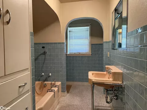Bath - 415 3rd Ave, Dedham, IA 51440 photo 1 of 2