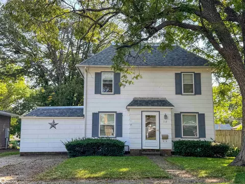 114 7th St SE, Hampton, IA 50441