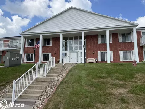 514 E Olive St #208, Marshalltown, IA 50158