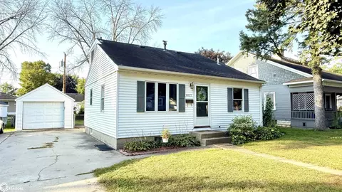 807 10th St NE, Mason City, IA 50401