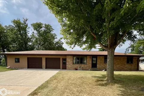620 Maple Ln, Clarion, IA 50525
