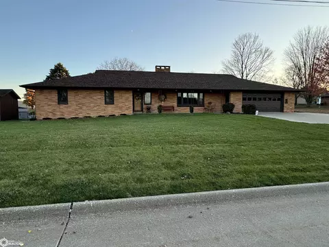 907 E South St, Sigourney, IA 52591