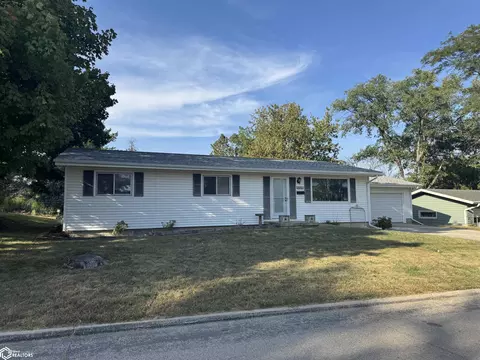 402 15th St, Corning, IA 50841
