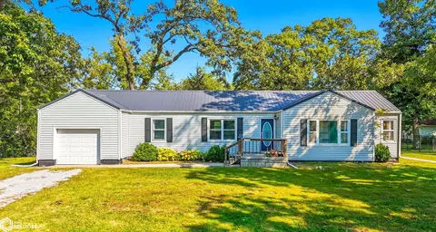 710 W Oak St, Sigourney, IA 52591