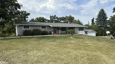 2265 Ventura Ave, Rose Hill, IA 52586