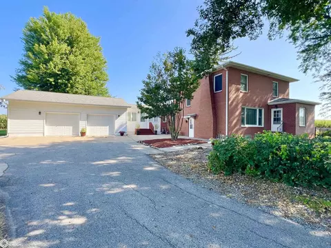 1202 S 20th Ave W, Newton, IA 50208