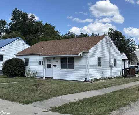 1009 S 4th St, Fairfield, IA 52556
