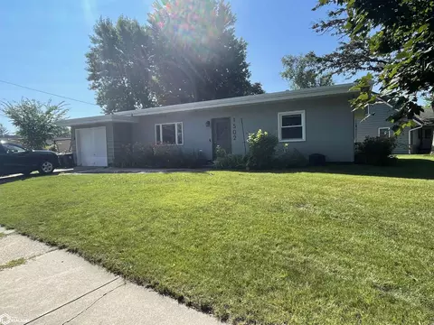 1502 3rd Ave N, Clear Lake, IA 50428