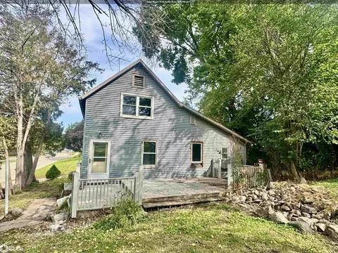 215 N 10th St, Forest City, IA 50436