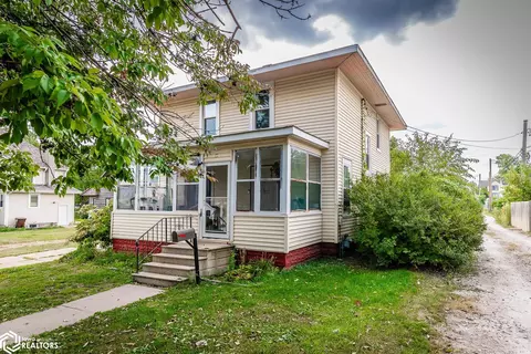 7 S 5th St, Marshalltown, IA 50158