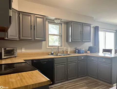Kitchen - 554 Prairie Ave, Derby, IA 50068 photo 3 of 4
