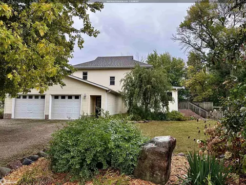 721 Center St E, Britt, IA 50423